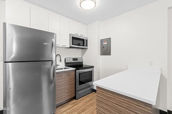 5104 Hollyridge Dr #204, Raleigh, NC 27612