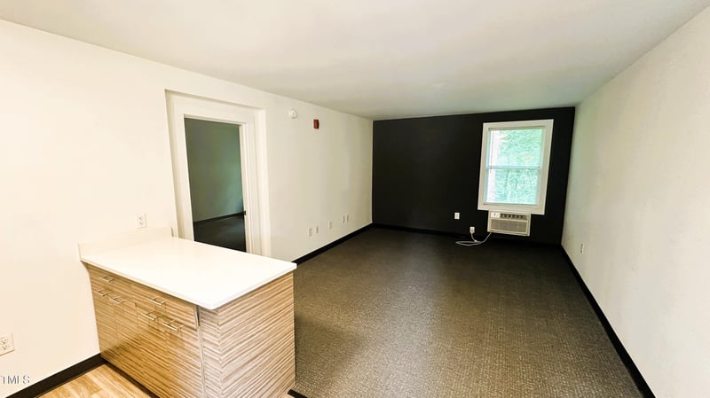 5104 Hollyridge Dr #305, Raleigh, NC 27612