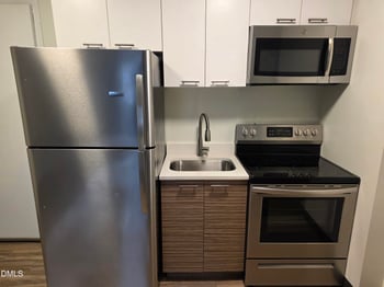 5104 Hollyridge Dr, Raleigh, NC 27612