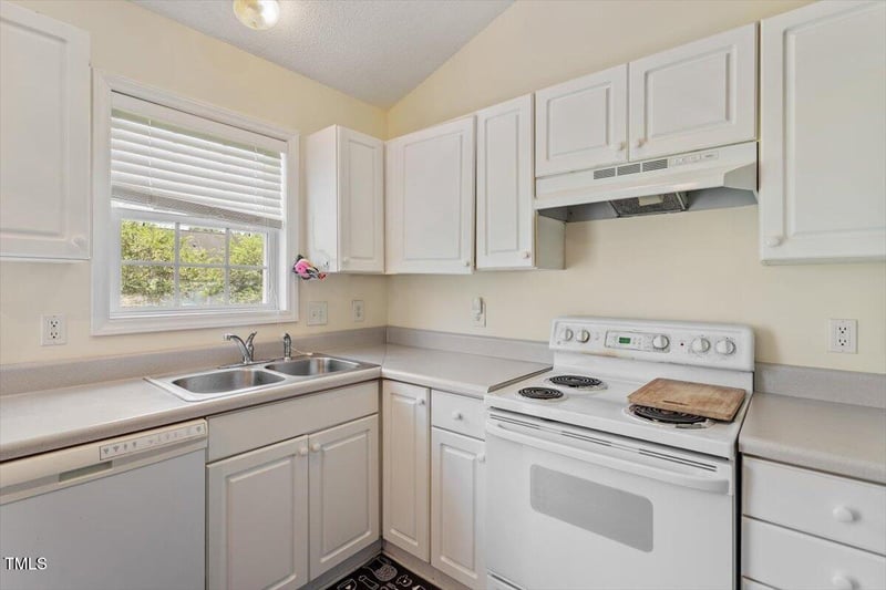 5104 Parkerwood Dr, Knightdale, NC 27545
