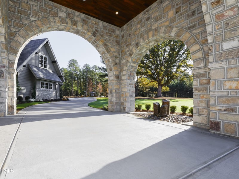 5105 Avalaire Oaks Dr, Raleigh, NC 27614