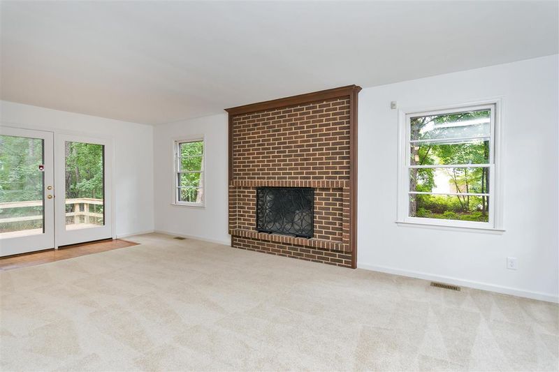 5105 Pine Dr, Raleigh, NC 27606