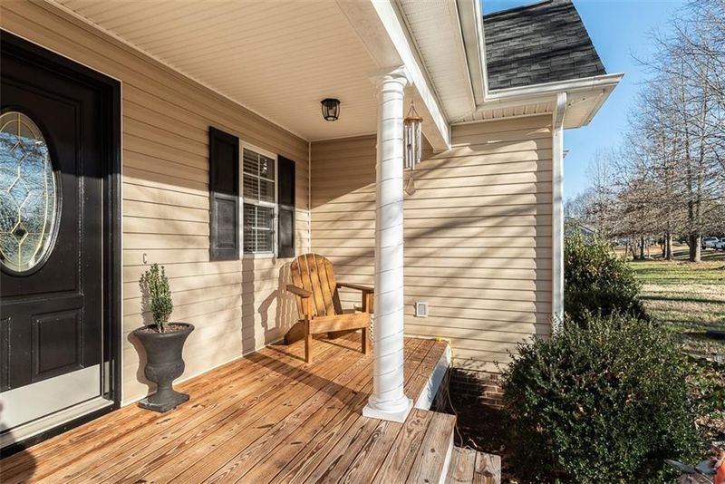 5106 Meadow Field Dr, Mebane, NC 27302