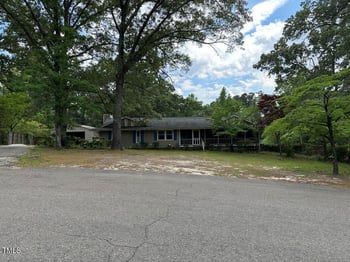 5107 Lake Valley Dr, Fayetteville, NC 28303