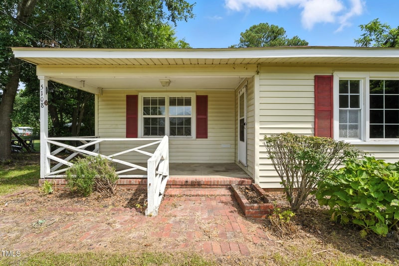 5108 Walnut Dr, Fayetteville, NC 28304