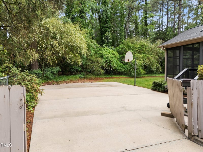 5109 Knaresborough Rd, Raleigh, NC 27612