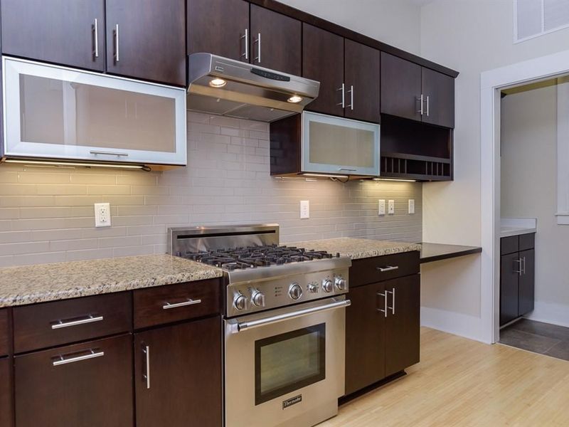 511- 112 Hillsborough St, Chapel Hill, NC 27514