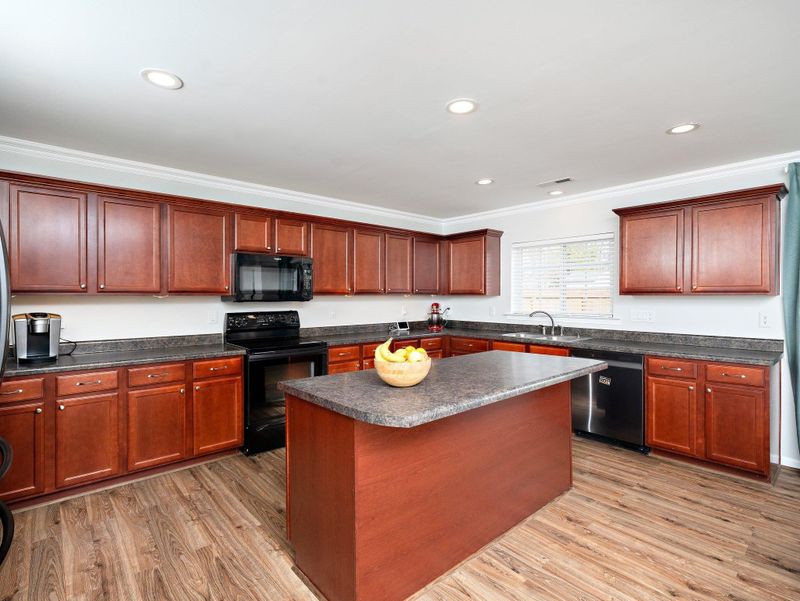 511 Ashburn Ln, Durham, NC 27703