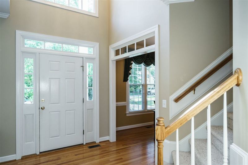 511 Autumngate Dr, Cary, NC 27518