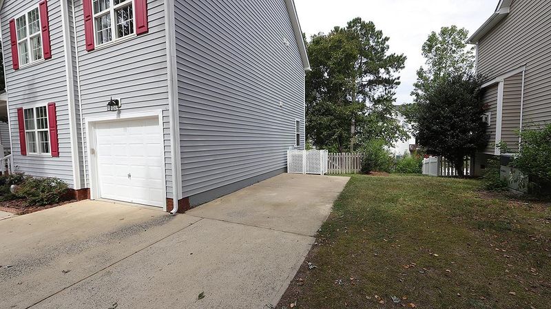 511 S Coalport Dr, Apex, NC 27502