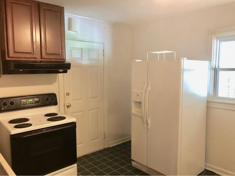 511 Smith St, Burlington, NC 27217