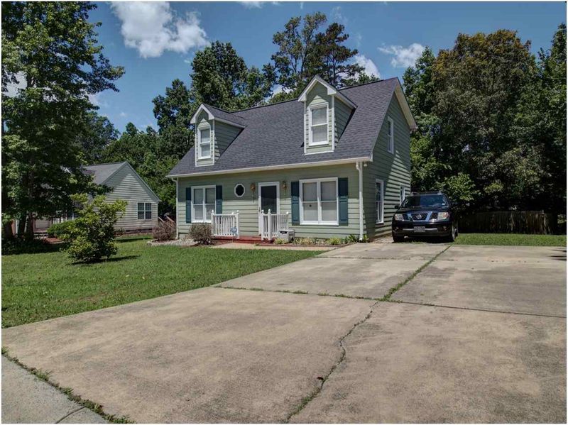 511 Stonelick Dr, Durham, NC 27703