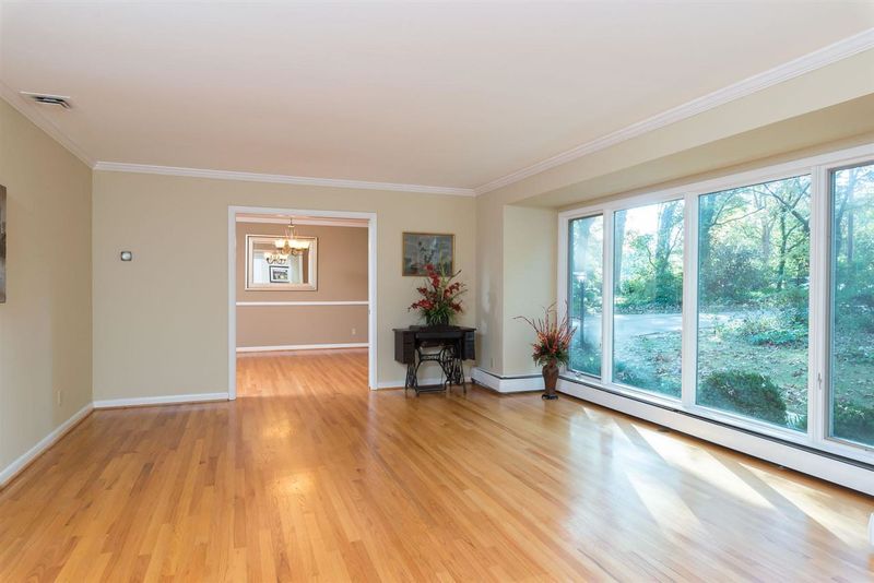 5112 Shamrock Dr, Raleigh, NC 27612