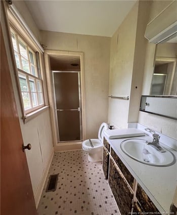 5114 Lake Valley Dr, Fayetteville, NC 28303