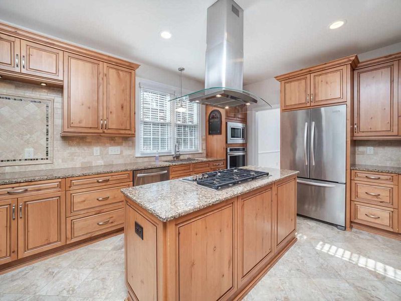 5115 Oakbrook Dr, Durham, NC 27713