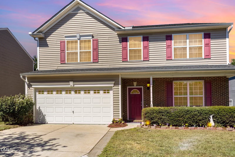 512 Cline Falls Dr, Holly Springs, NC 27540
