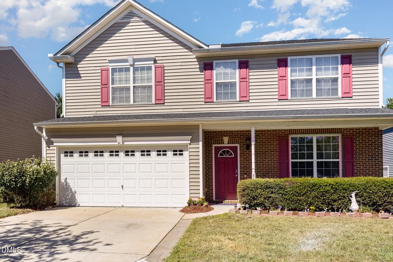 512 Cline Falls Dr, Holly Springs, NC 27540