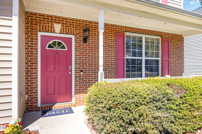 512 Cline Falls Dr, Holly Springs, NC 27540