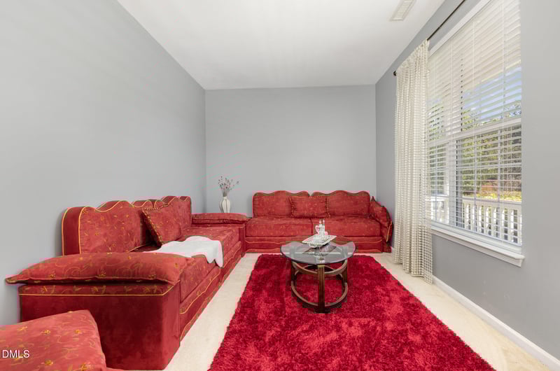 512 Cline Falls Dr, Holly Springs, NC 27540