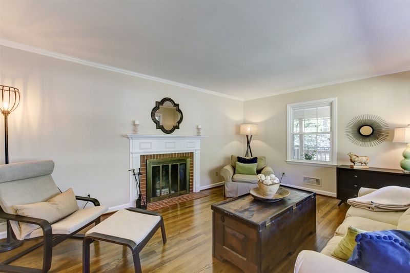 512 Ellynn Dr, Cary, NC 27511