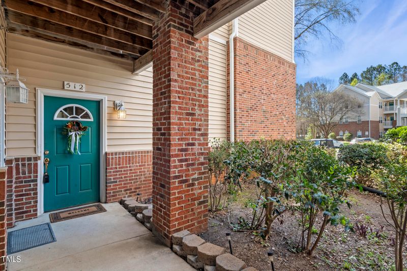 512 Glenolden Ct, Cary, NC 27513
