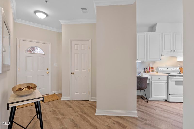 512 Glenolden Ct, Cary, NC 27513