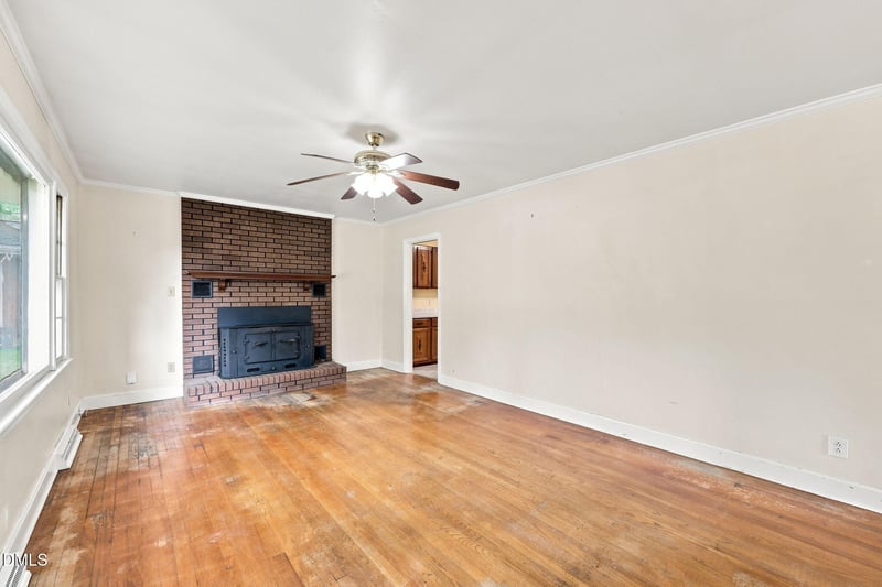 512 Hale Ct, Burlington, NC 27217