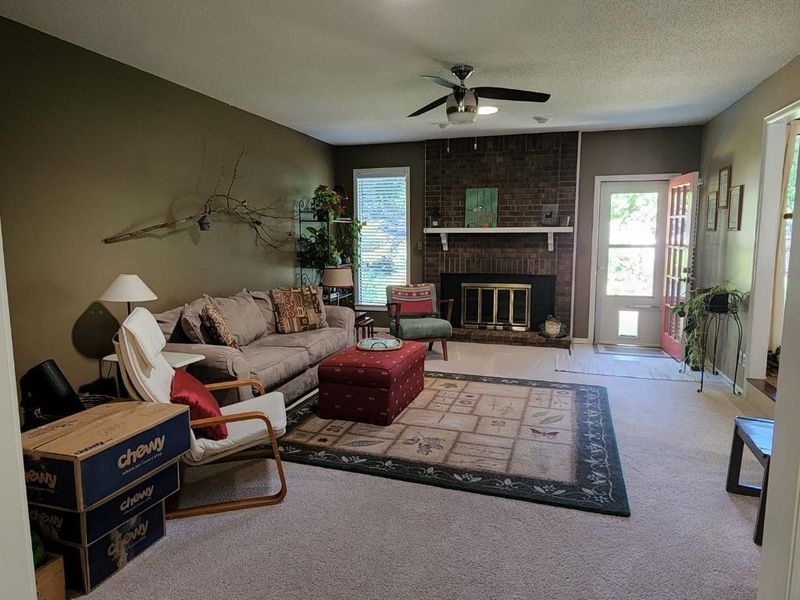 512 Holtz Ln, Cary, NC 27511