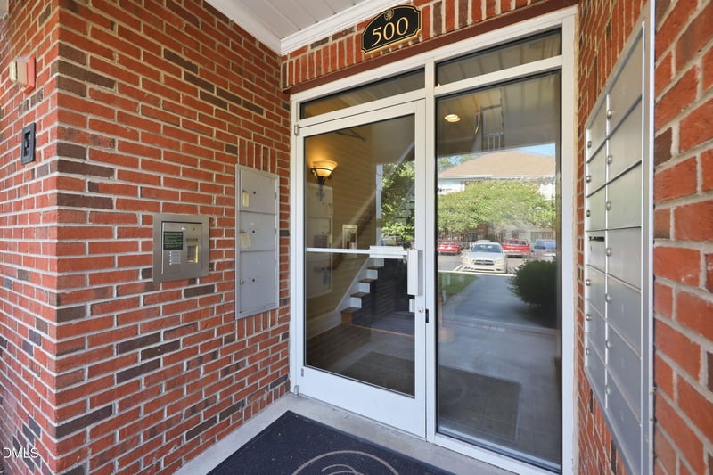 512 Ives Ct, Chapel Hill, NC 27514