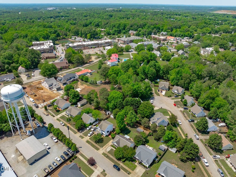 512 Lee St, Holly Springs, NC 27540
