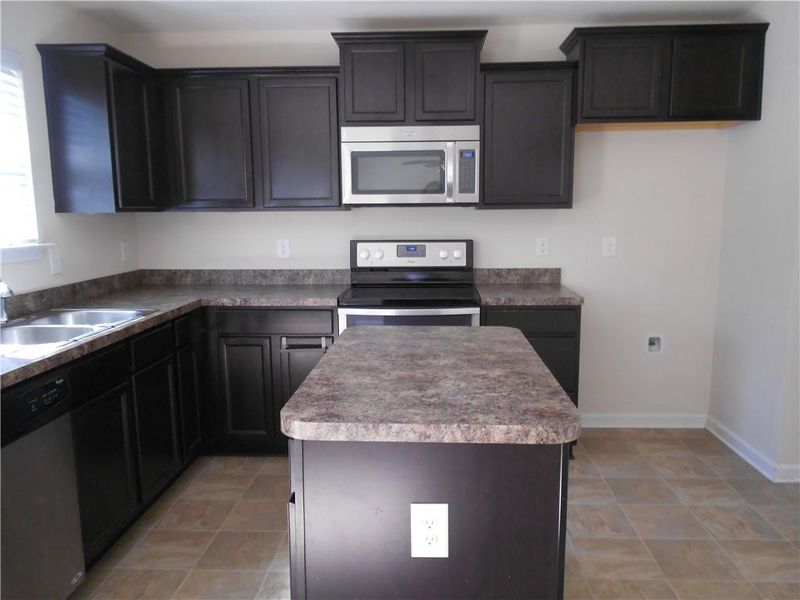 512 Macgregor Dr, Burlington, NC 27217