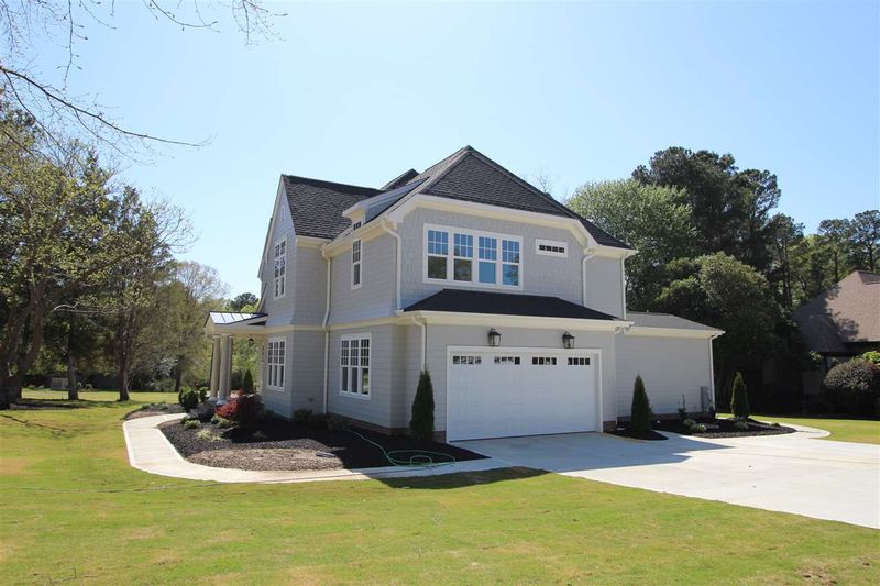512 Manchester Dr, Raleigh, NC 27609