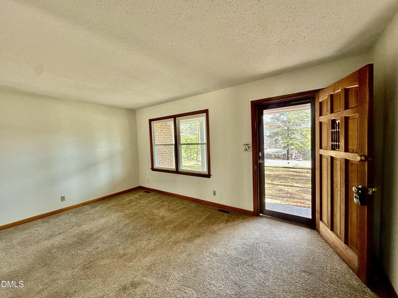 512 Nc 86 , Hillsborough, NC 27278