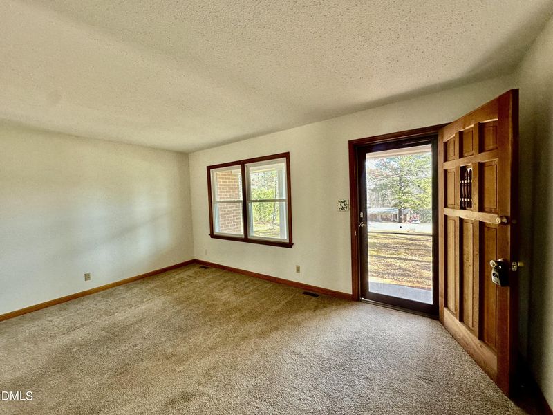 512 Nc 86 N, Hillsborough, NC 27278