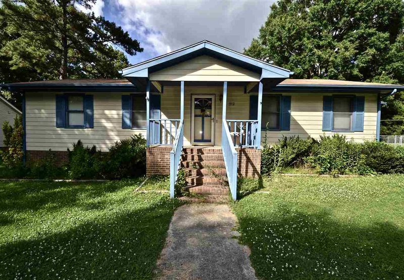 512 Park Dr, Clayton, NC 27520