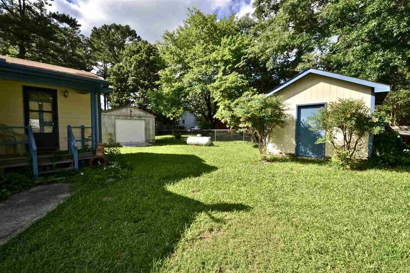 512 Park Dr, Clayton, NC 27520