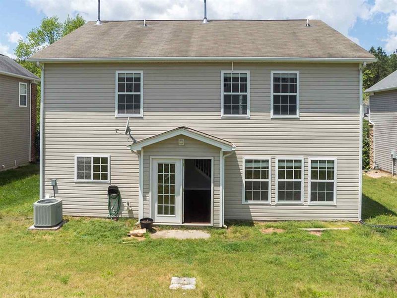 512 Pebblestone Dr, Durham, NC 27703
