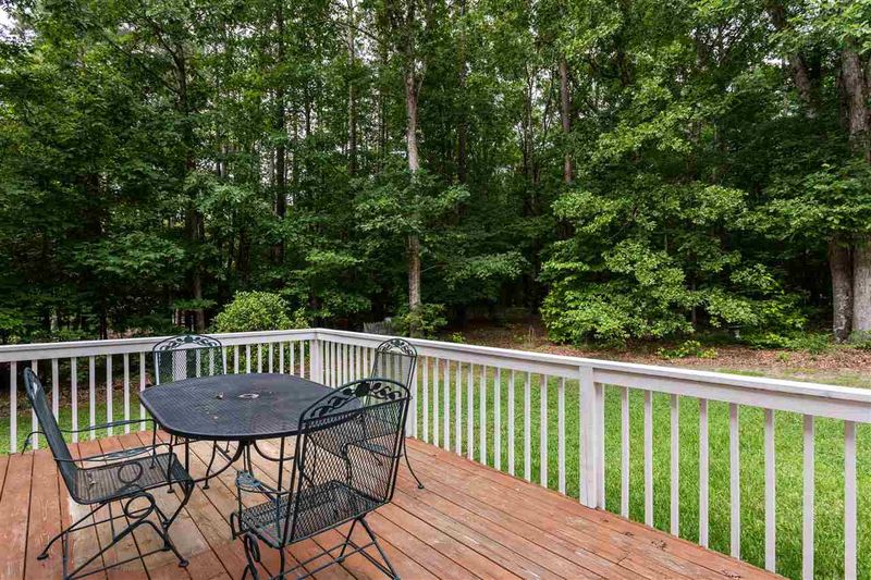 512 Post Oak Ct, Clayton, NC 27527