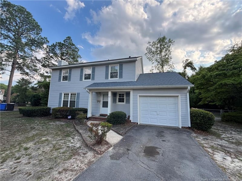 512 Shoreline Dr, Fayetteville, NC 28311