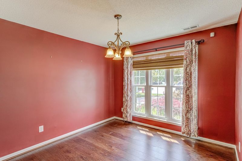 512 Stonecreek Dr, Apex, NC 27539