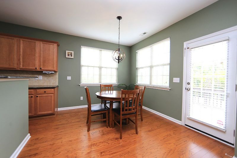 512 Willow Thicket Ct, Cary, NC 27519