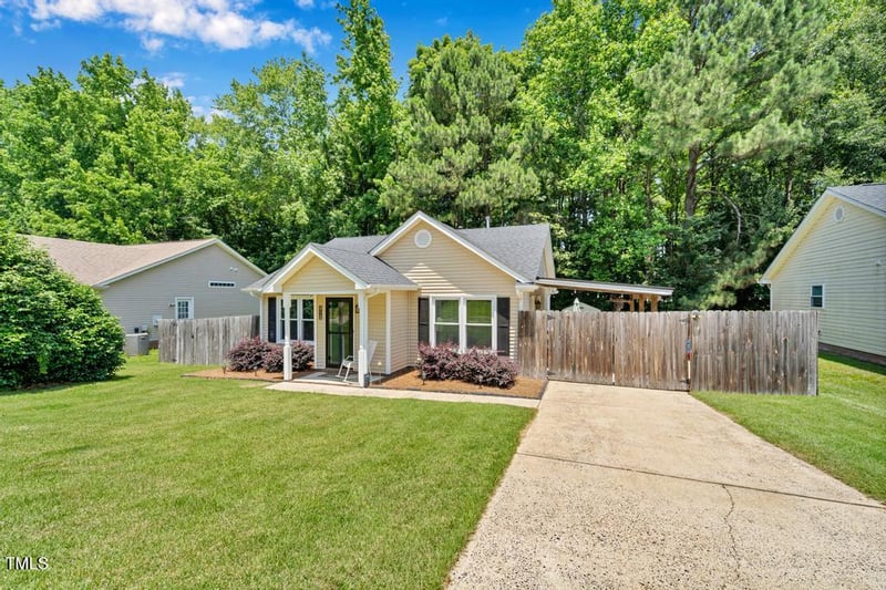 512 Wyndham Dr, Fuquay Varina, NC 27526