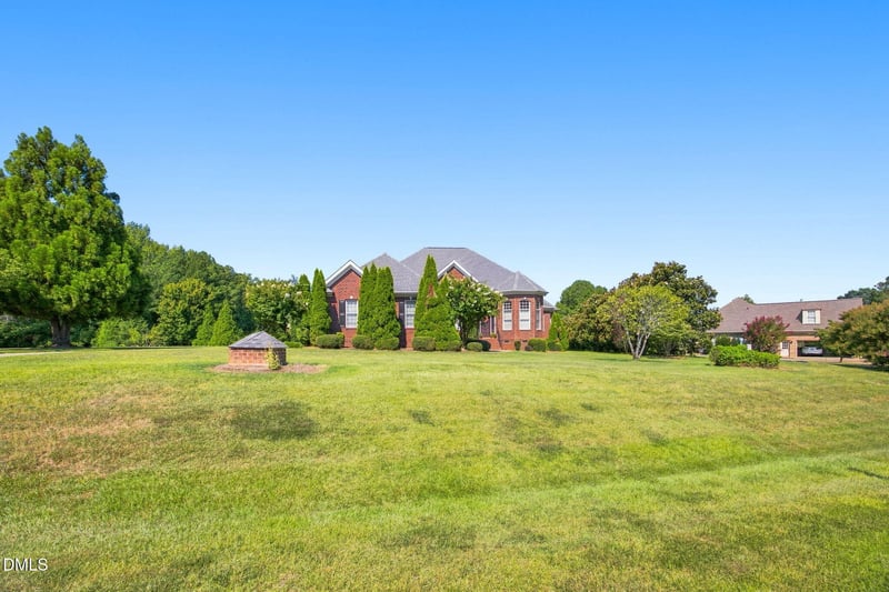5120 Bartizan Dr, Holly Springs, NC 27540