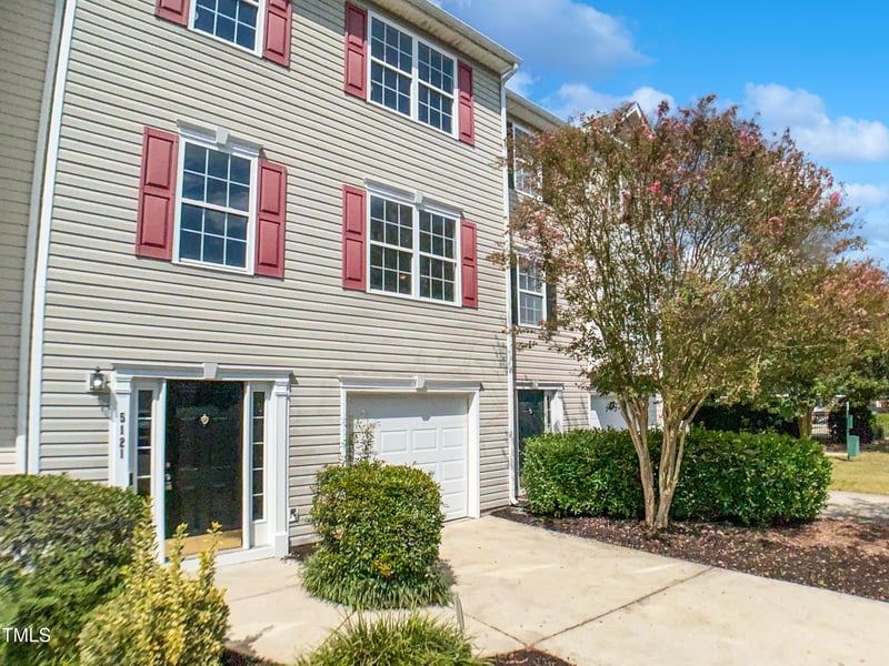 5121 Neuse Commons Ln, Raleigh, NC 27616