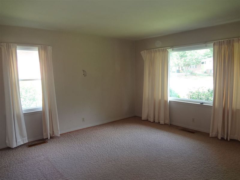 5124 Kaplan Dr, Raleigh, NC 27606