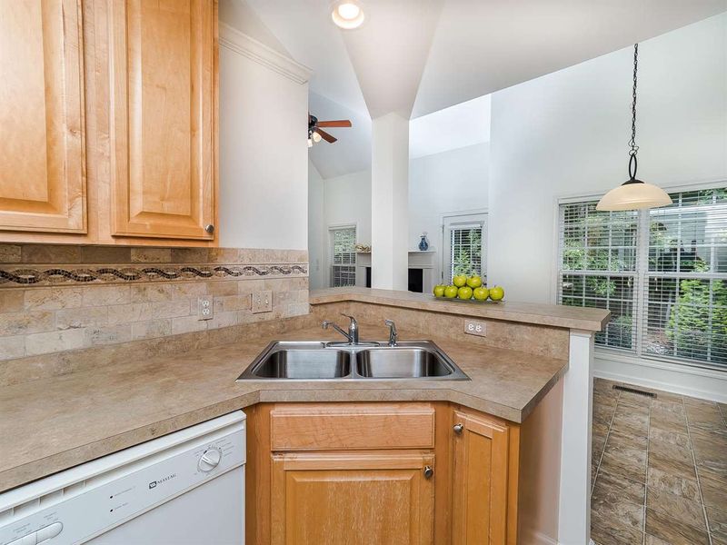 5124 Kemmont Rd, Durham, NC 27713