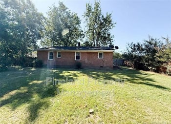 5124 Palmetto Ln, Fayetteville, NC 28304