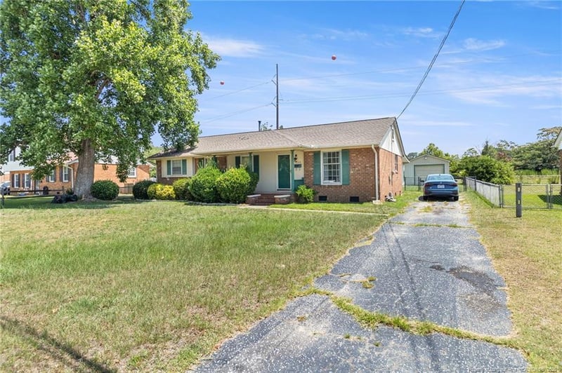 5126 Chesapeake Rd, Fayetteville, NC 28311