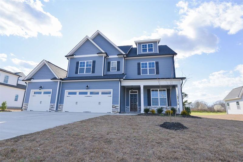 5128 Thruway Rd, Hope Mills, NC 28348
