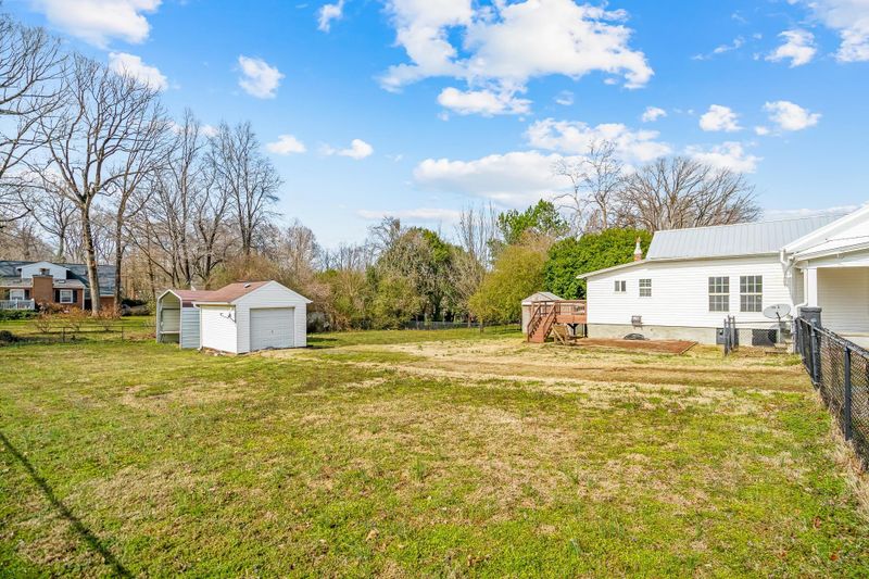 513 N Charles St, Mebane, NC 27302